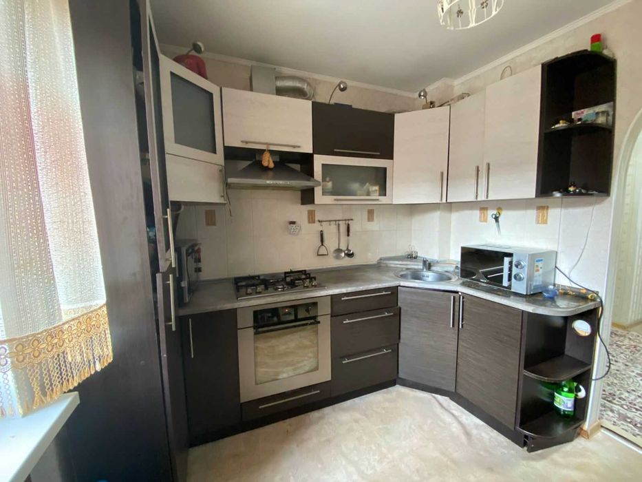 3-х комнатная квартира в районе маг "Азия"