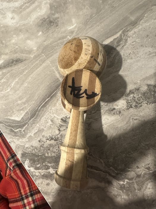 Kendama semnata de Xremus si azteca si dana