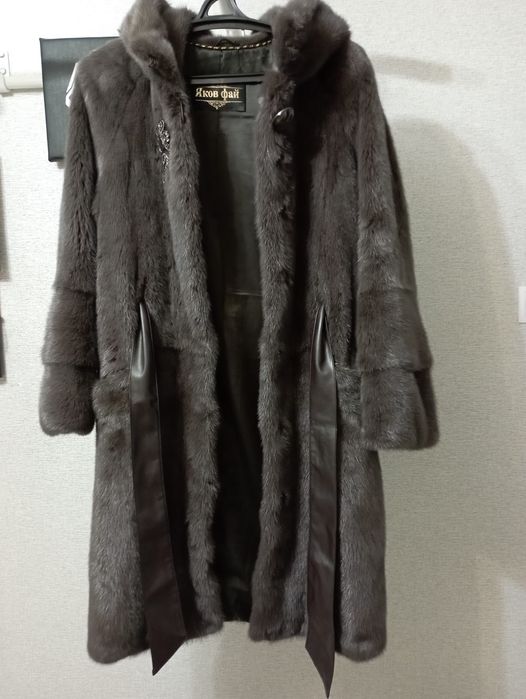 Продаю женскую норковую шубу в отличном состояний