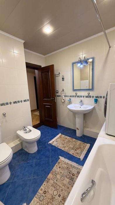 Сдам 3х квартиру на втором этаже кирпичного дома ( ЦУМ) на долгий срок