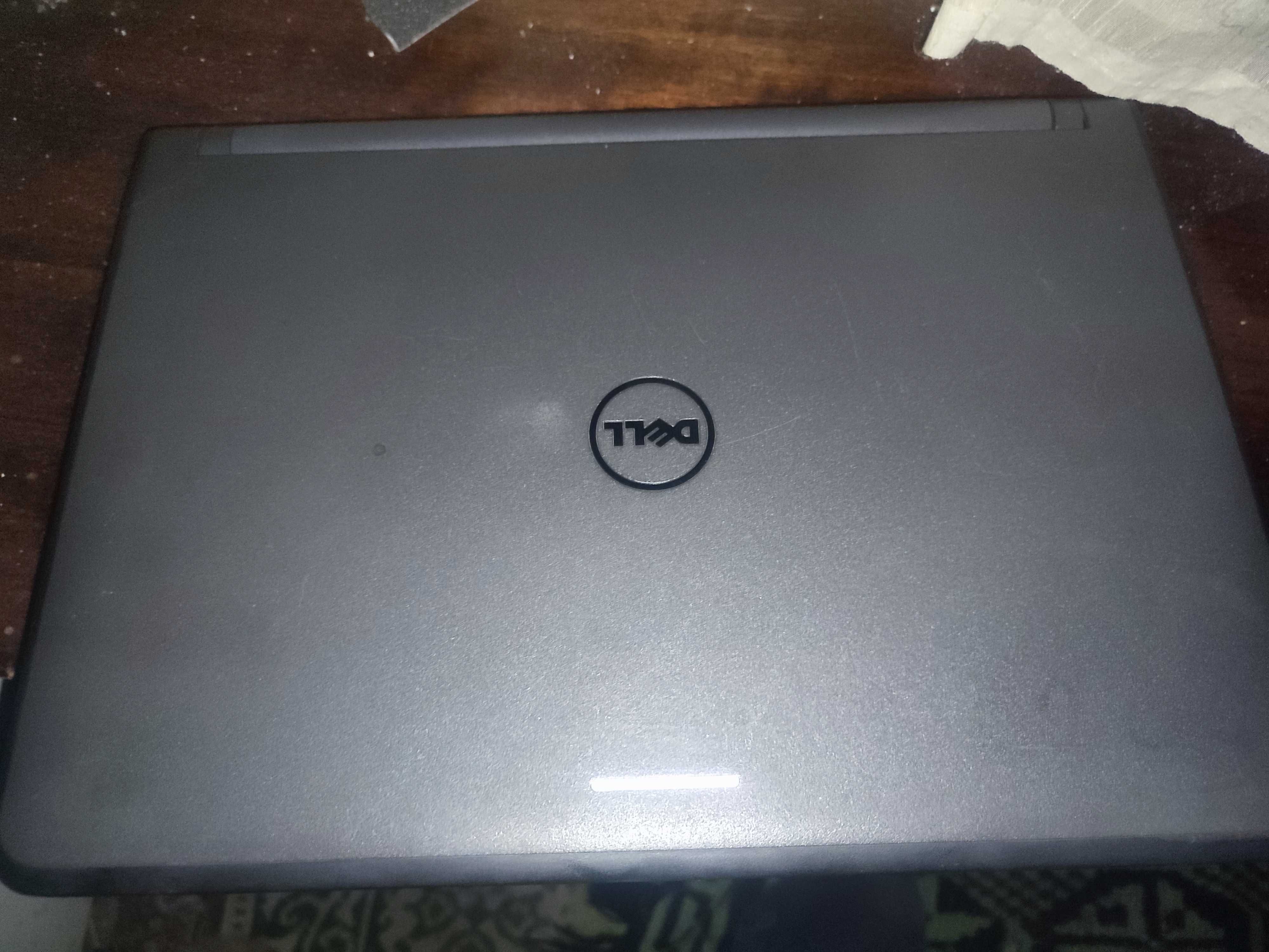 Dell Latitude 3350 Intel core i5 - 5200U (2.20GHz) 4gb RAM 300GB HDD