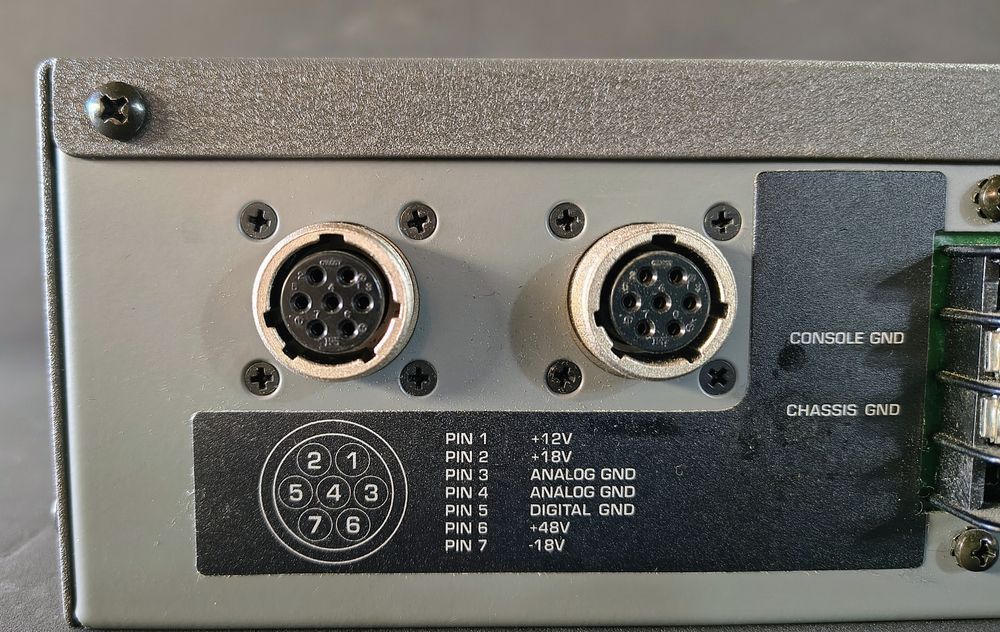 Sursă de alimentare pentru echipamente audio, model Crest Audio 5A Con