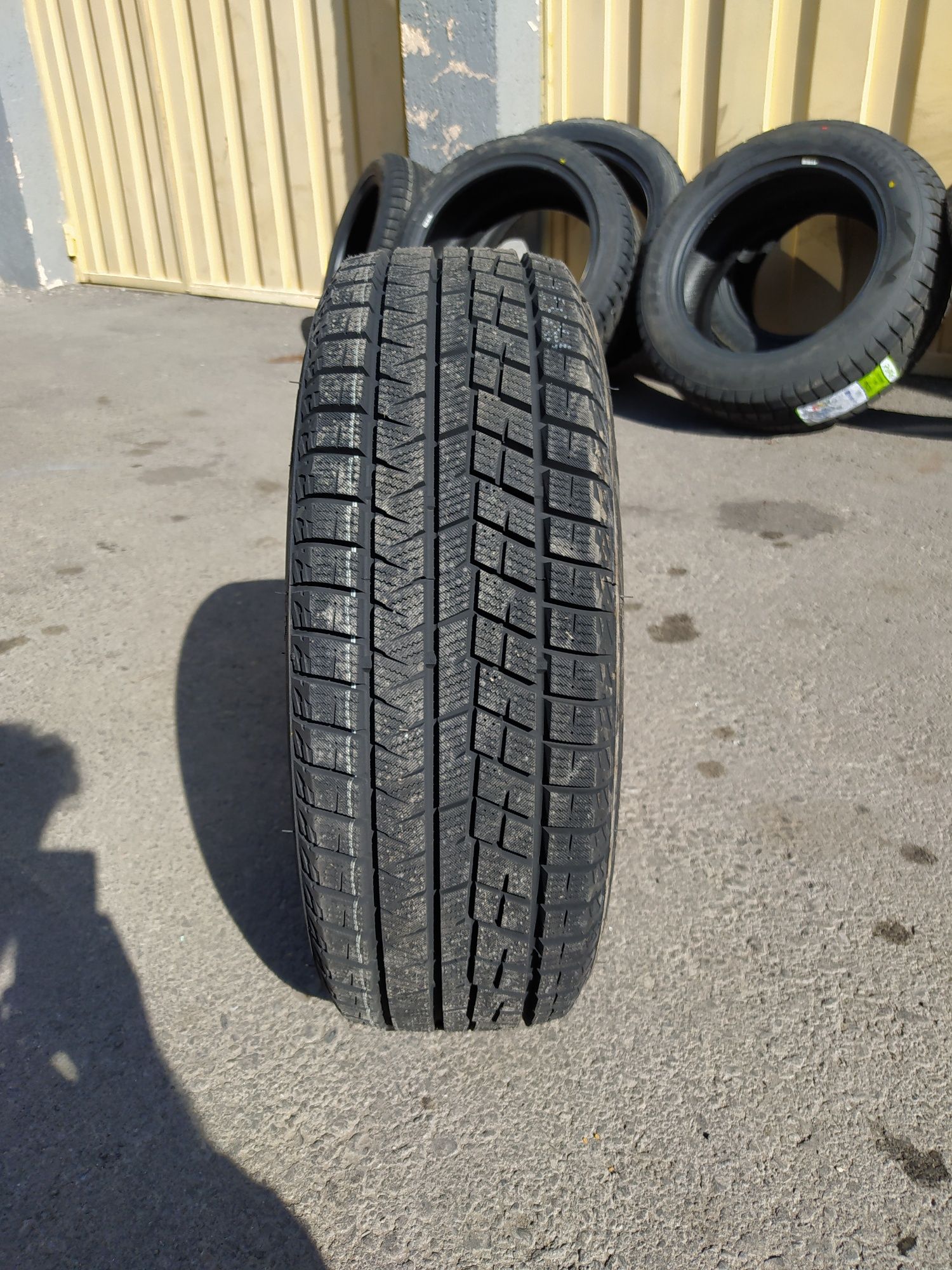 Rapid 185/65R14 Ice Knight