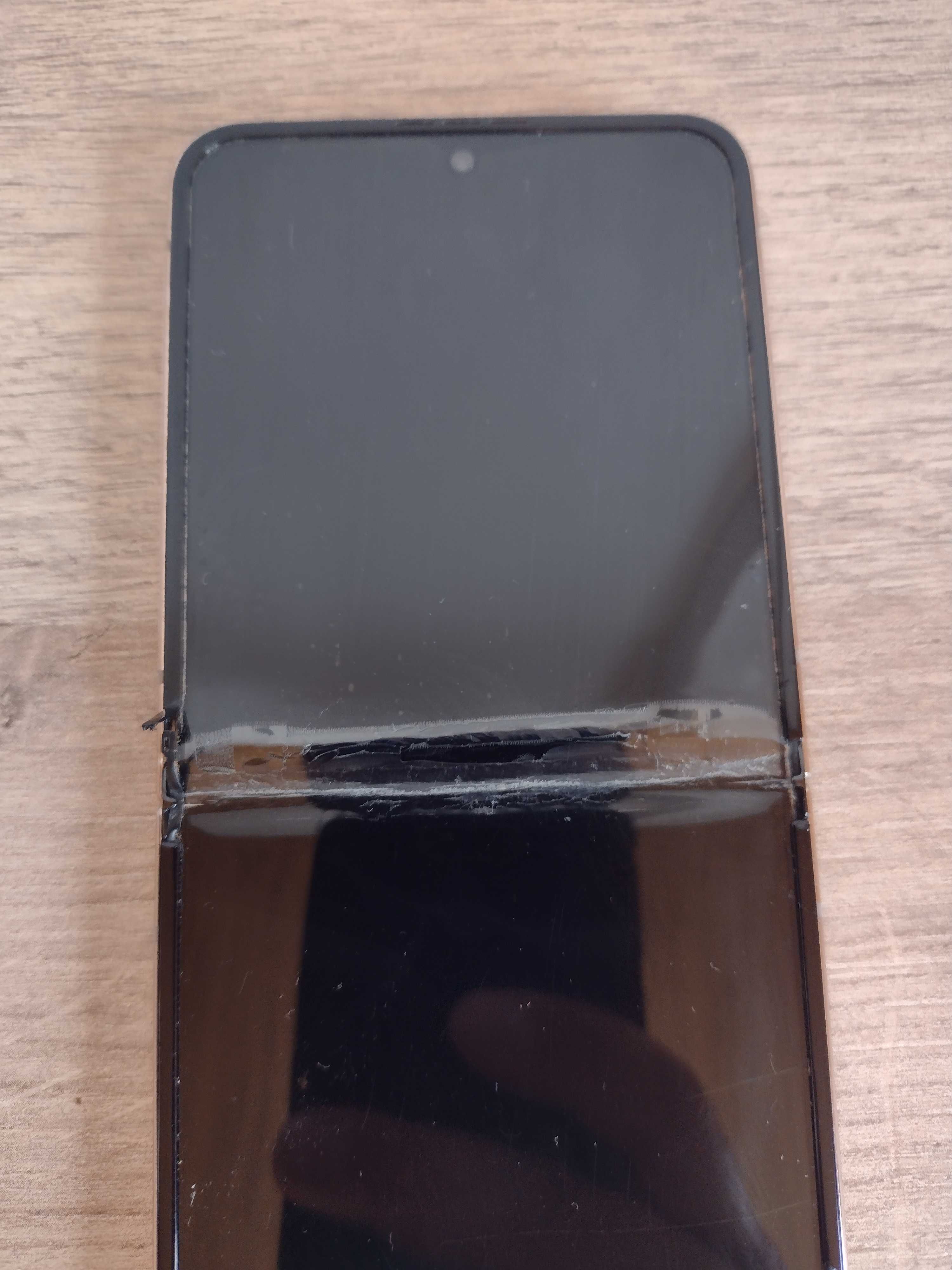 Samsung Galaxy Z Flip 4 за части или ремонт