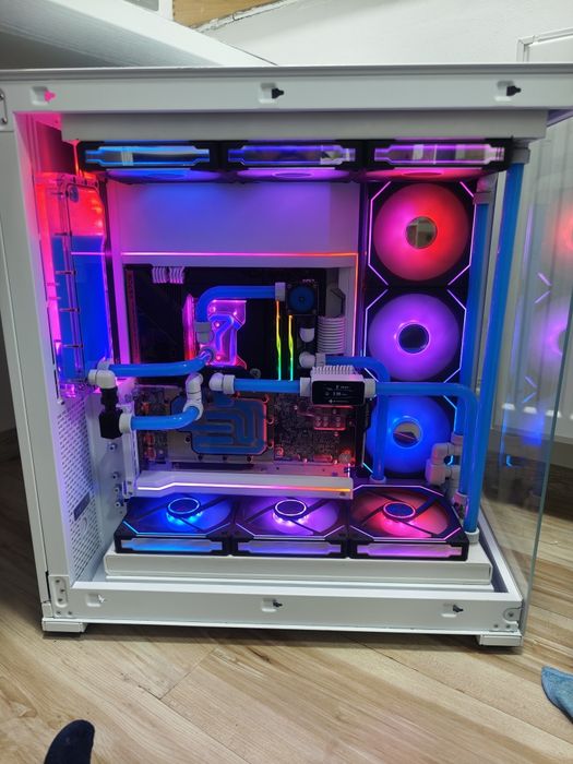 PC Gaming cu Ryzen 7900x, AMD 6900xt, x670e racire custom loop