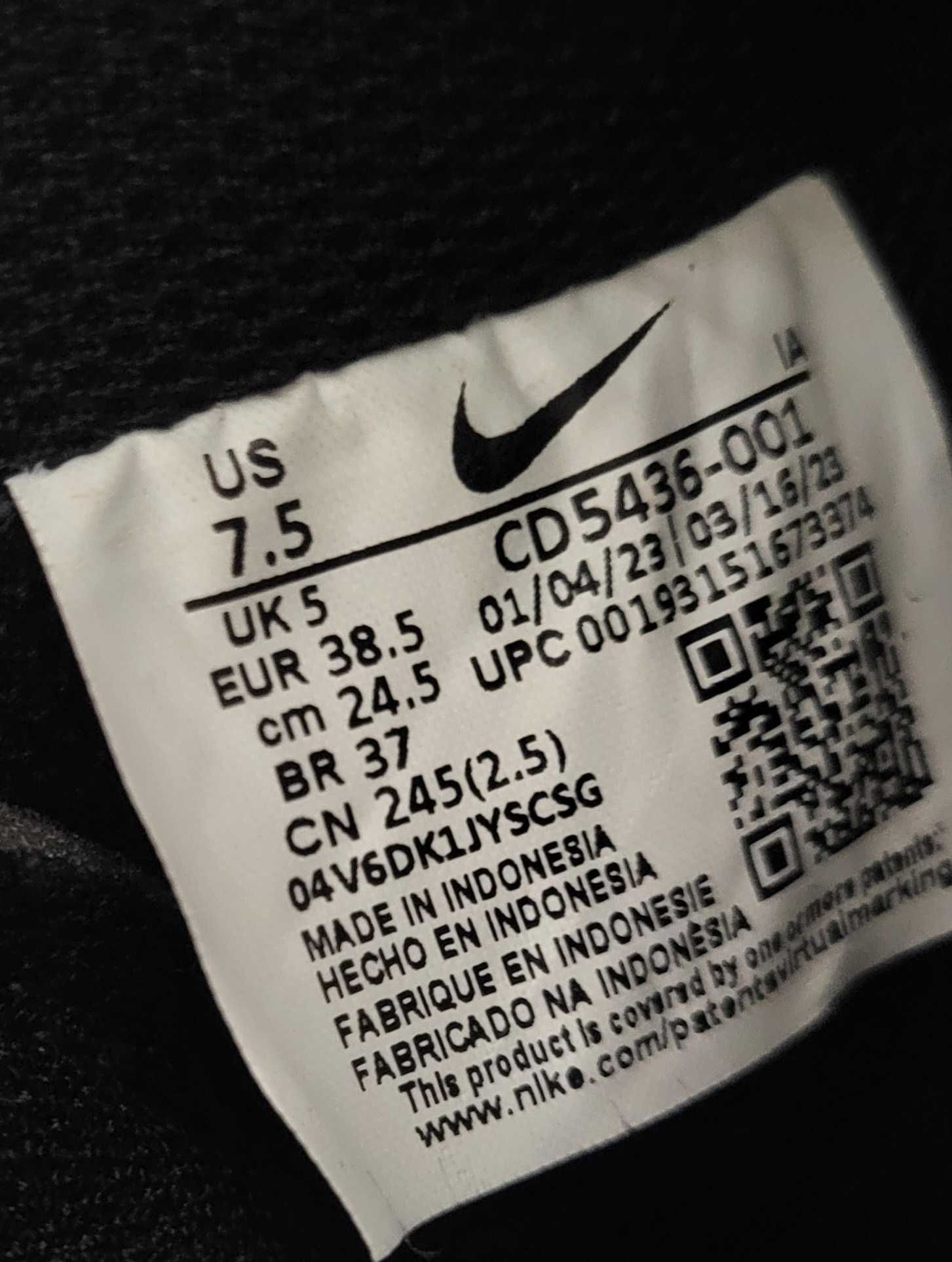 NIKE wmns court кецове