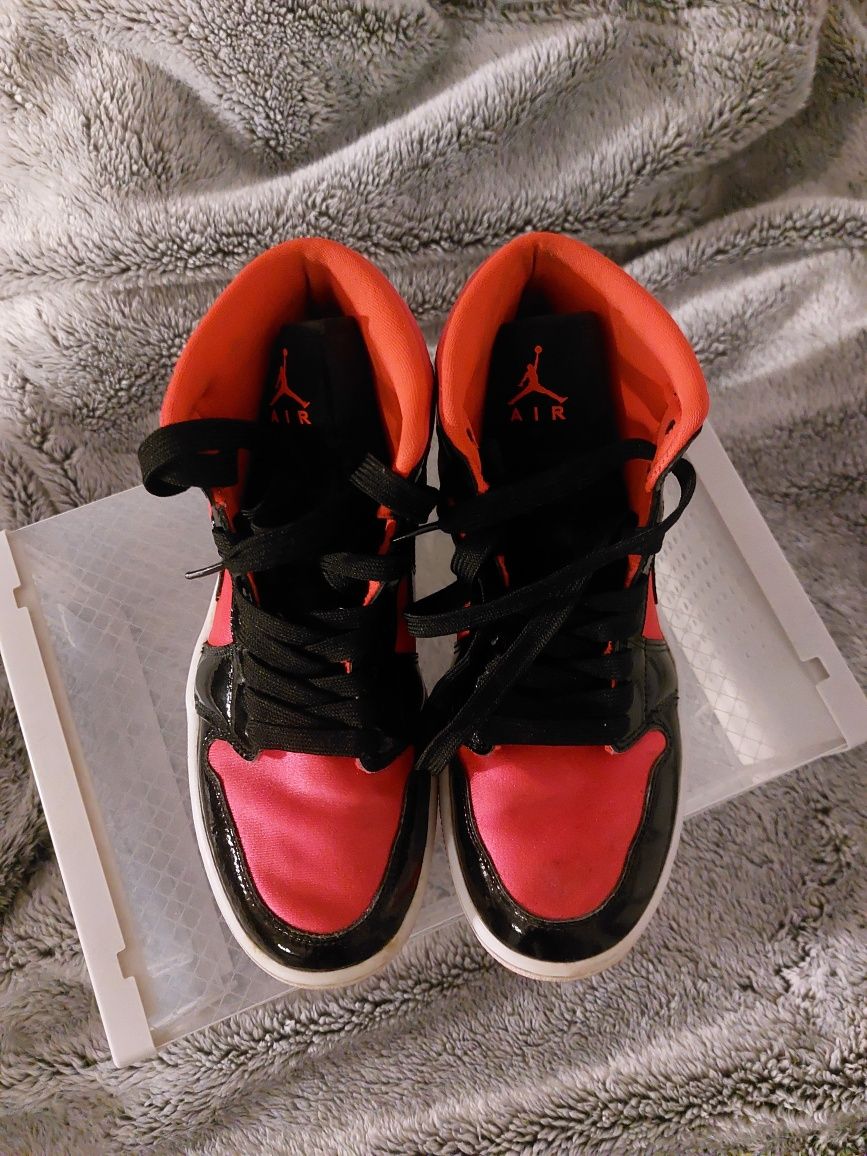 WMNS Air Jordan 1 Mid Bright Crimson/Black  (Hot Punch)
