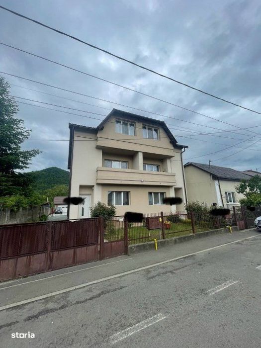 Duplex de vanzare, cu 8 camere, 300 mp, zona centrala