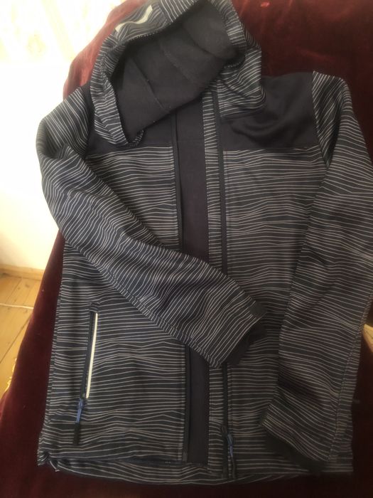 Легкая куртка для мальчика