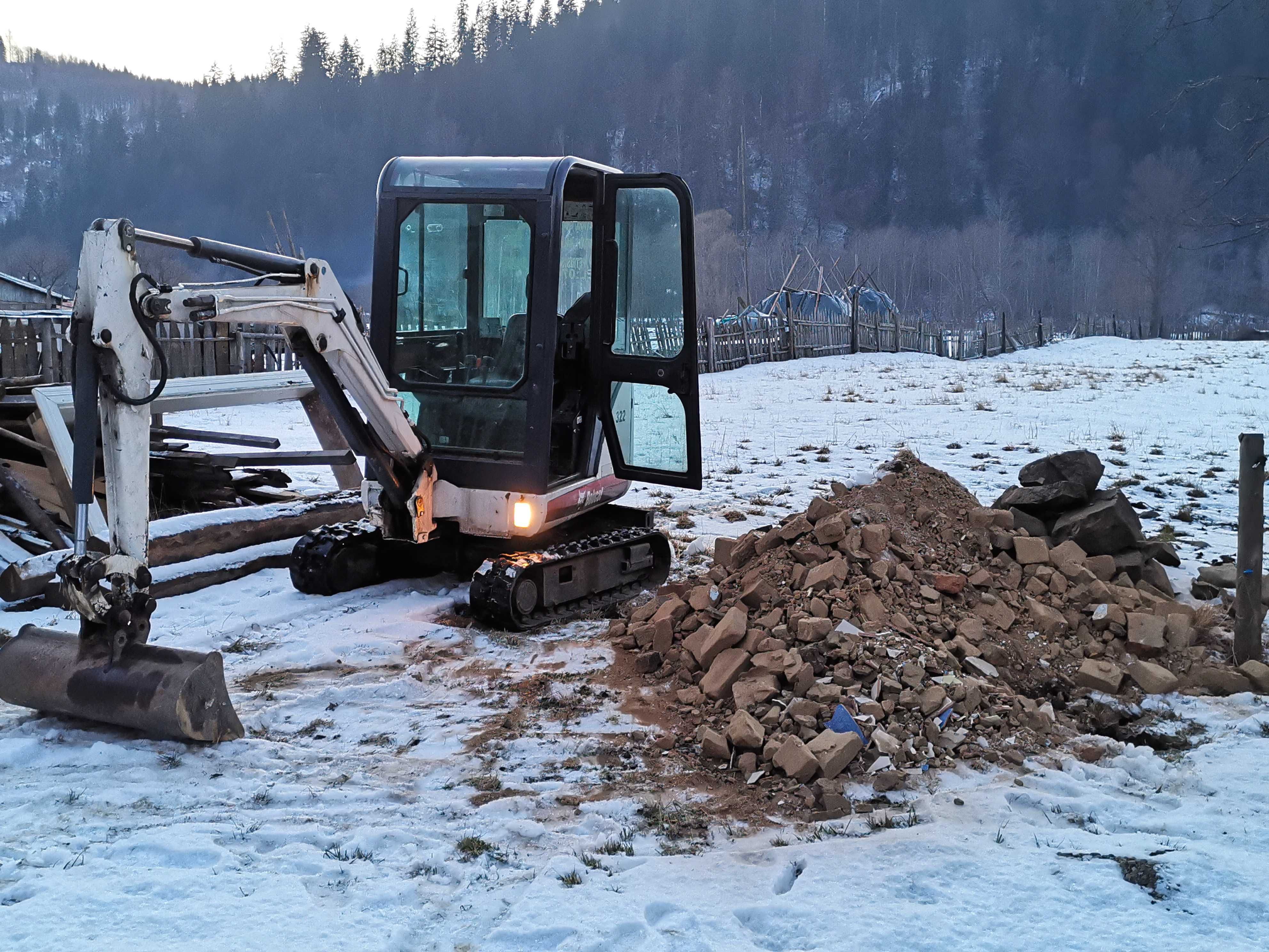 Miniexcavator bobcat 322