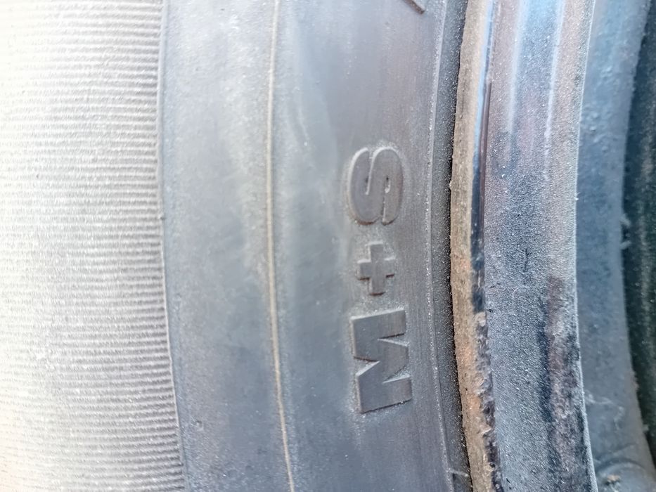 Vând 4 anvelope M+S