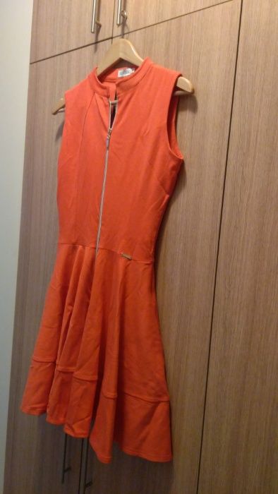 Нова оранжева рокля