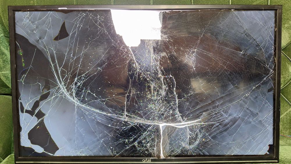 Телевизор artel ua32h1200, смарт с разбитым экраном