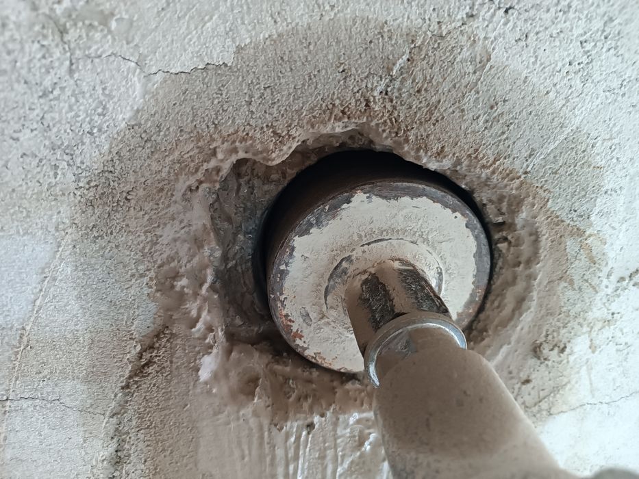 Пробиване На Отвори В Бетон И Камък.