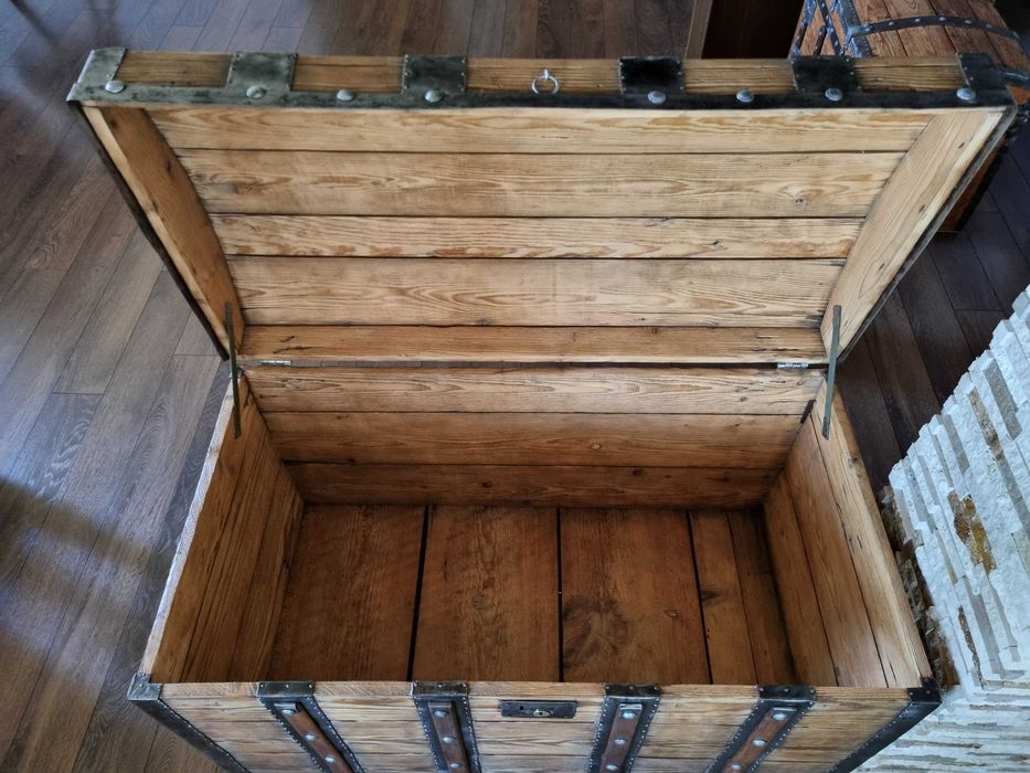 Стар дървен сандък/ракла/скрин