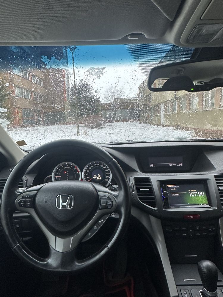 Honda Accord Elegance Tourer VIII 2.0I