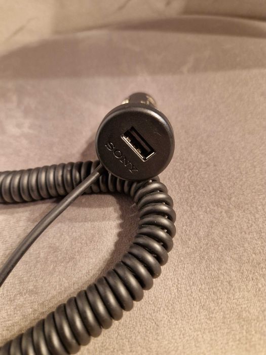 Оригинално зарядно за кола Sony AN420