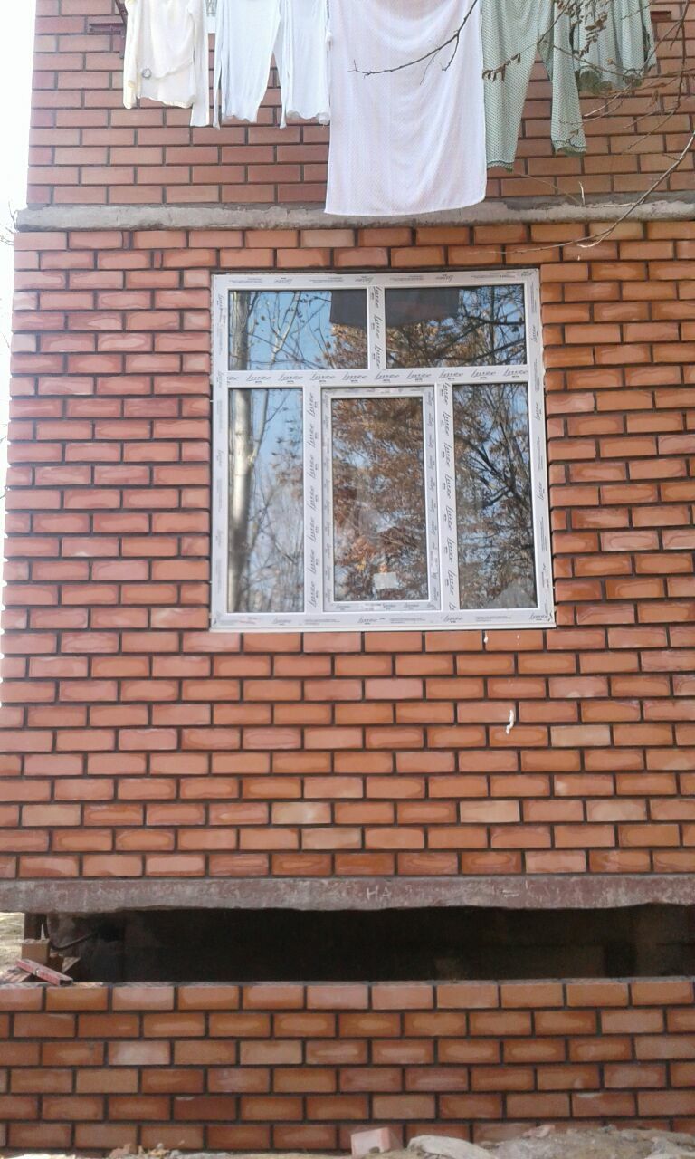 Кладка кирпича балконов установка рам решотки козерог