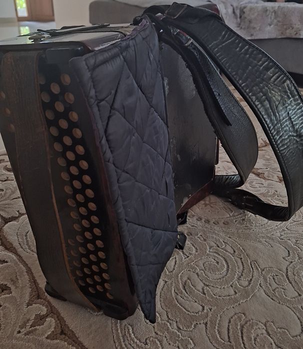 Vând acordeon Hohner