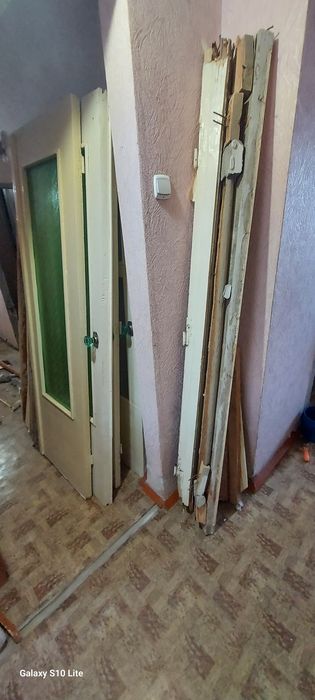 Доски двери б.у на дрова или ещё куда самовывоз
