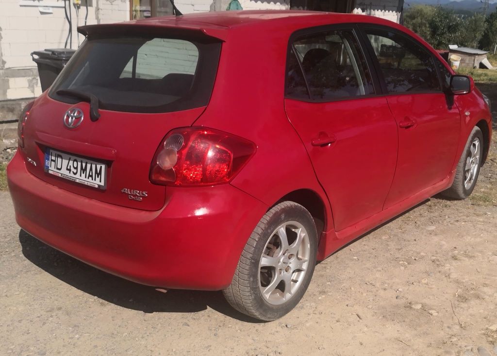 Vând toyota auris