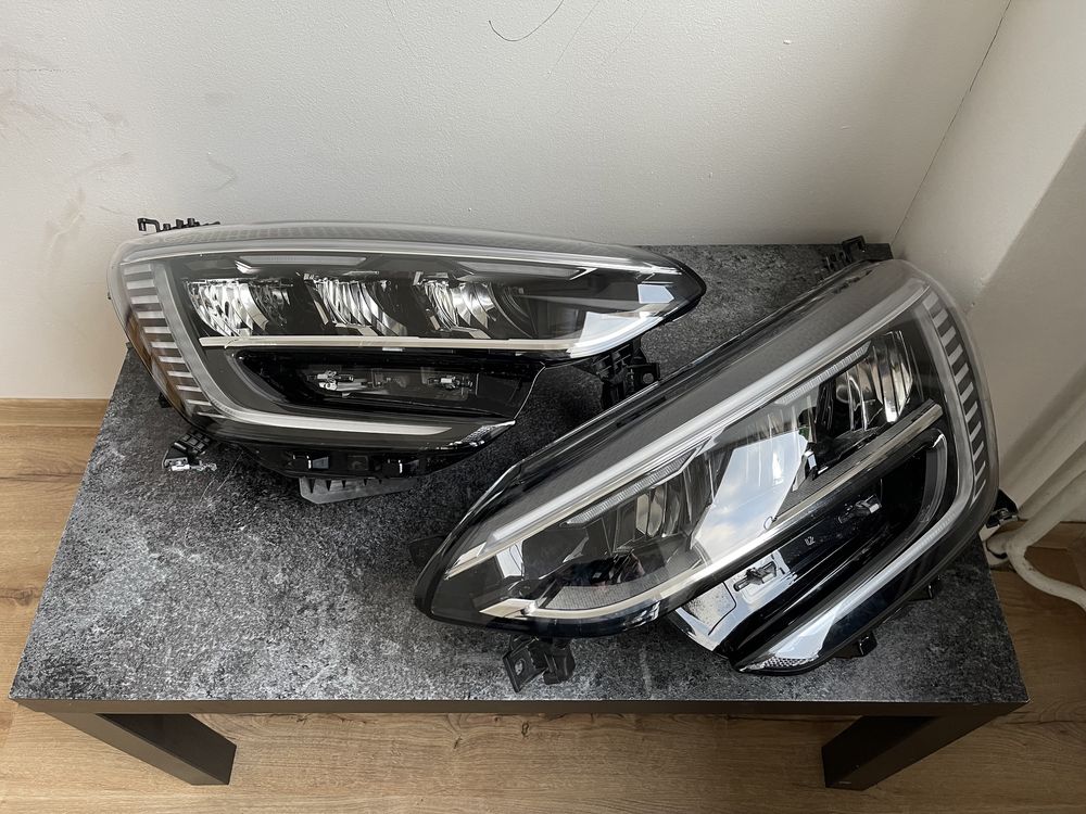 Far dreapta Far stanga Led Pure Vision 2024 Renault Megane 4