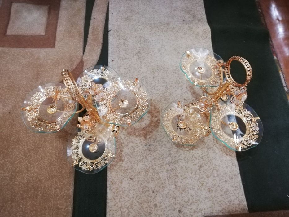 Archa oyinchoq chiroqi bilan