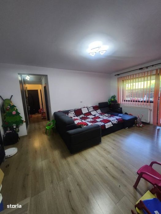 Apartament de 3 camere, 70 mp, parcare, curte/gradina 75 mp