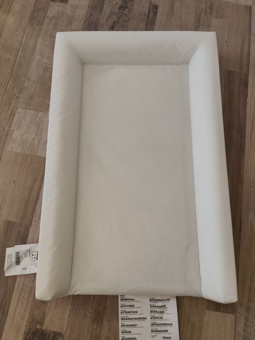 Постелка за повиване.. икеа