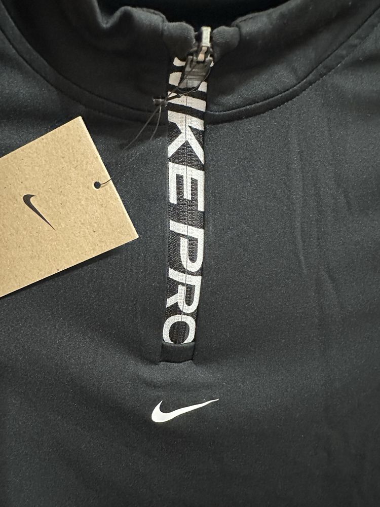 Чисто нова!! 100% Оригинална дамска блуза Nike Pro