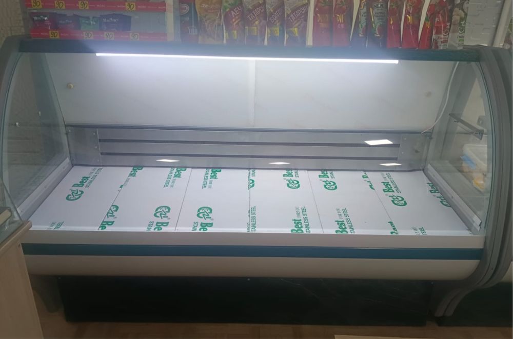 Продам ветрину ХТС