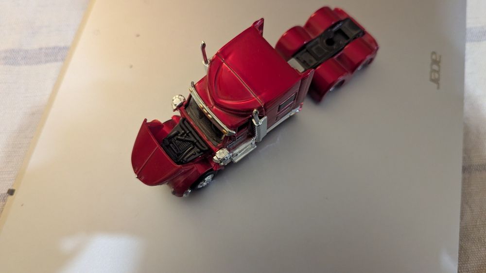 Vând tir international Lonestar, scara 1/64, firma Maisto