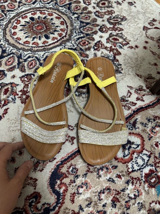 Босоножки женские