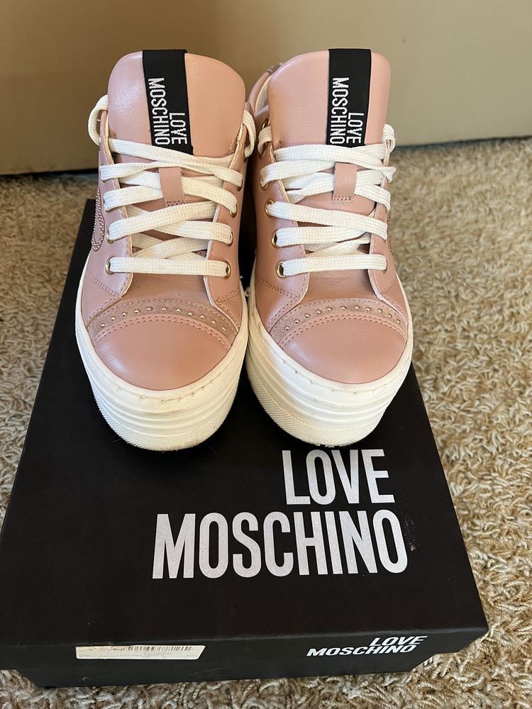 Кецове Love Moschino