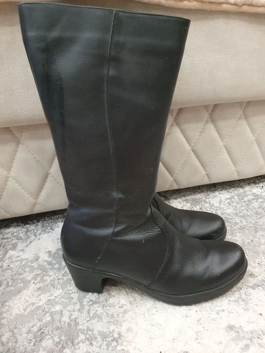 Продам женские сапоги