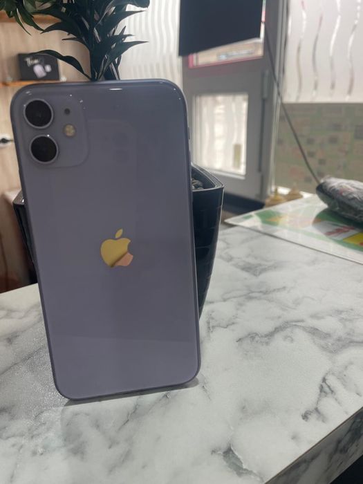 Продам телефон айфон 11