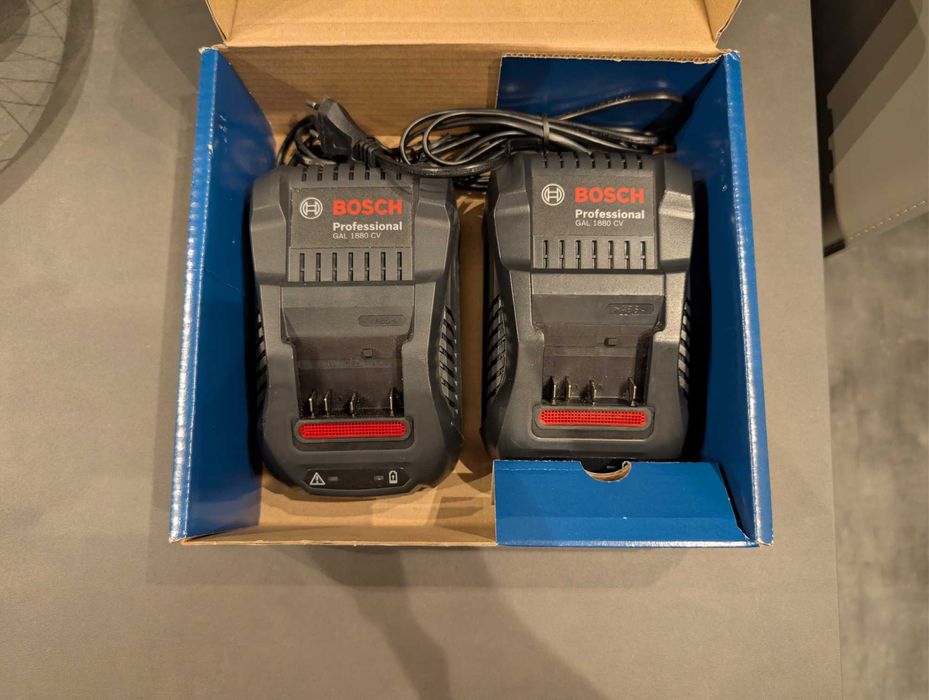 BOSCH Зарядно устройство GAL 1880 CV