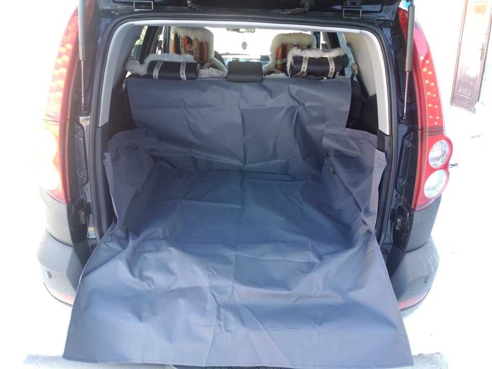 Грязезащитные  авточехлы на сиденья автомобиля и в багажник .