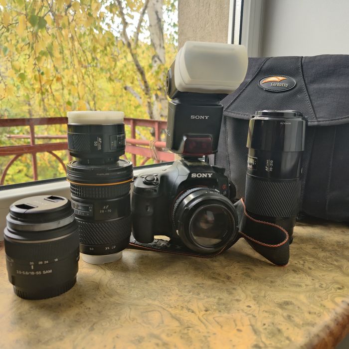 Фотоаппарат Sony SLT A65  с хорошими  обьективами  и вспышкой