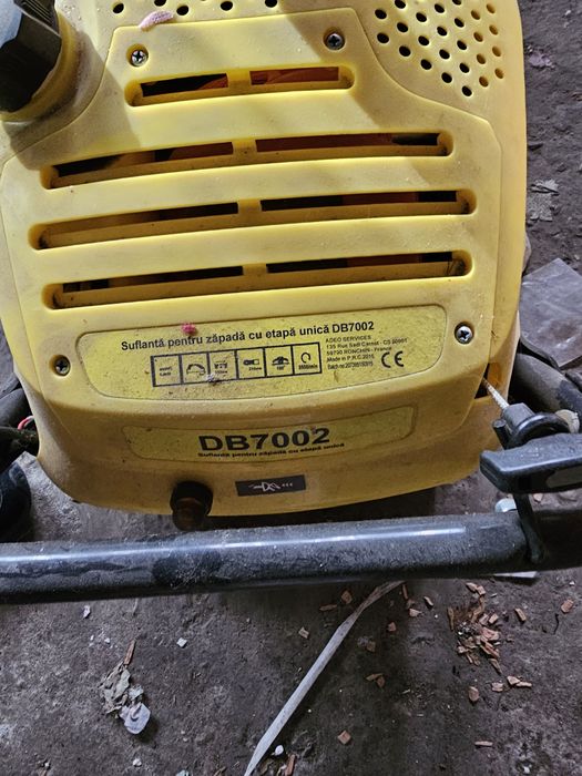 Suflantă pentru zăpadă cu o singură etapă, model DB7002.