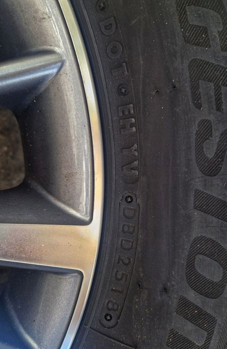 Зимни гуми Bridgestone Blizzak DM V2  215 70 R16