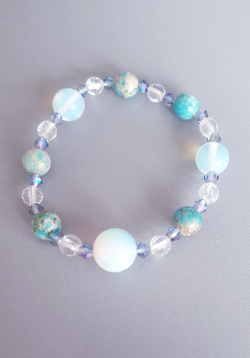 Гривни от естествени камъни