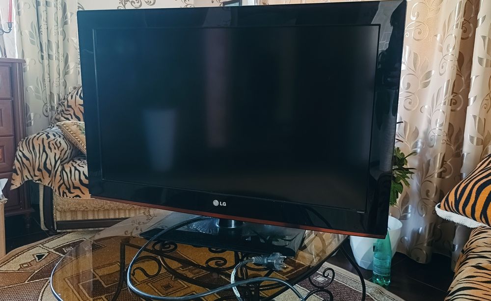 Телевизор LG 2011 года, Б/У
