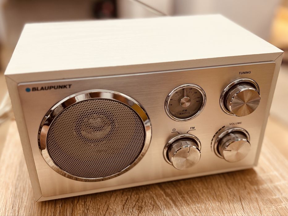 Radio retro Blaupunkt – Eleganță clasică, sunet autentic