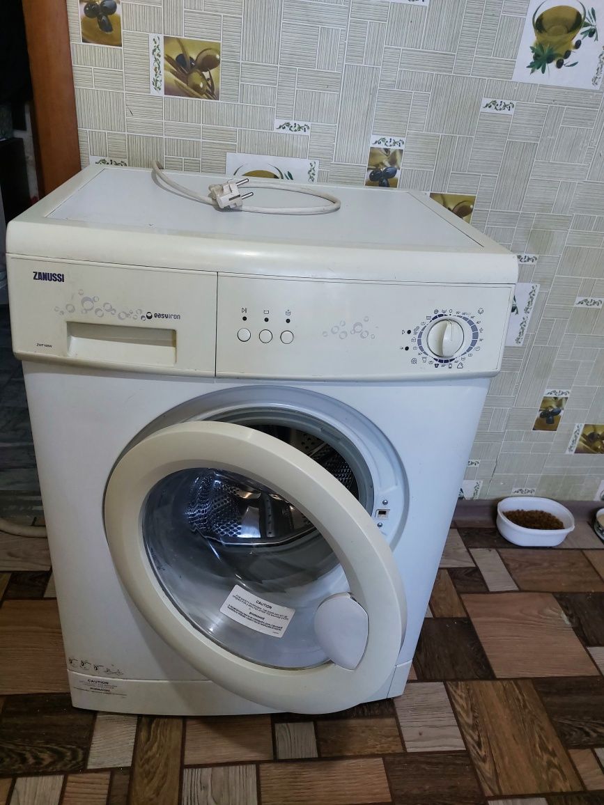 Продам стиральную машину zanussi