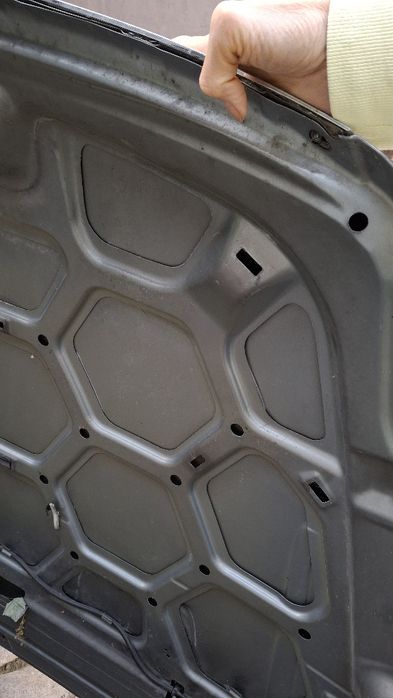 Продавам преден капак на Ford mondeo сив металик