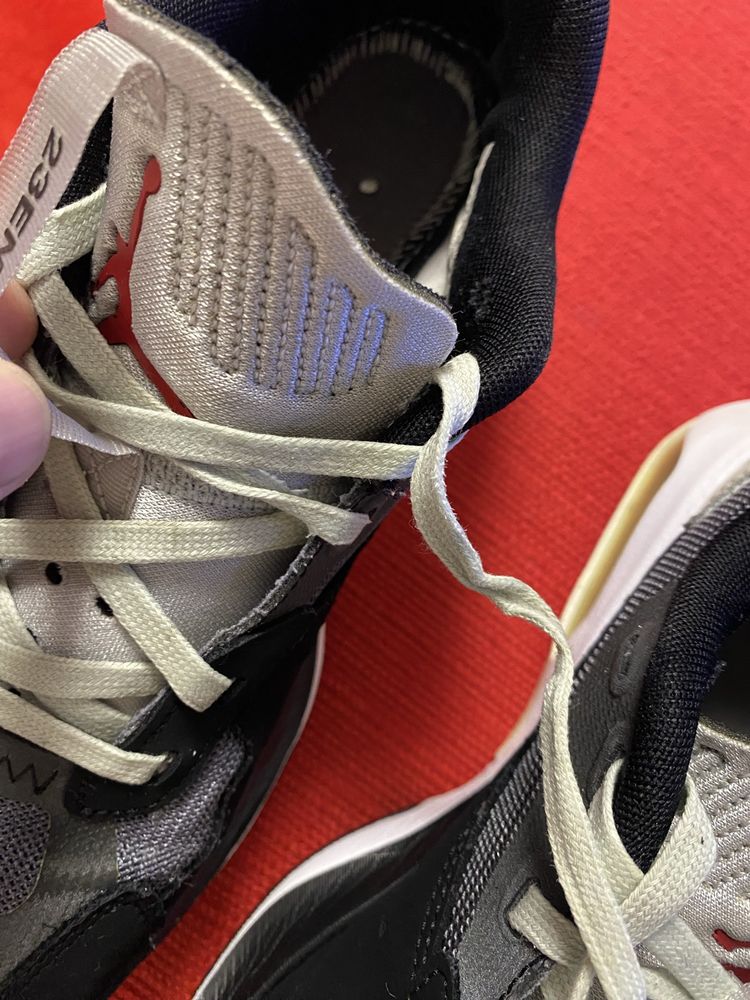 De vanzare adidasi jordan nr 39,5