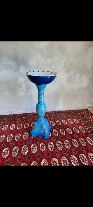 Fântână arteziană veche din ceramică
