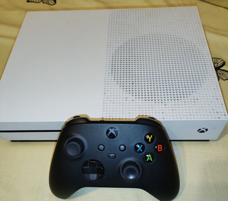 Vând Xbox One 500GB