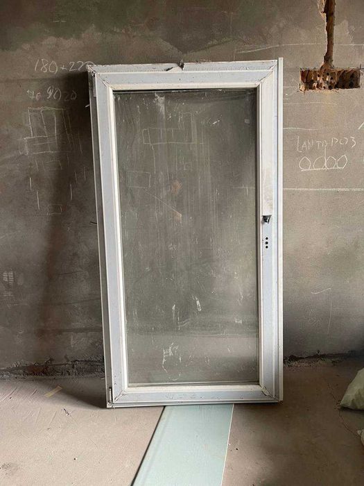 Новые пластиковые окна и дверь с новостройки